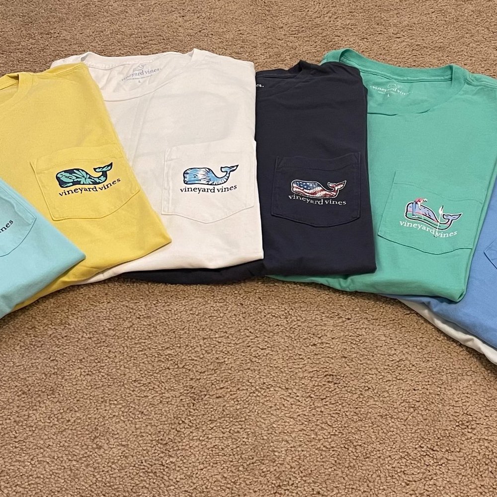 A SET OF 7 PRELOVED VINEYARD VINES MEN'S TEES